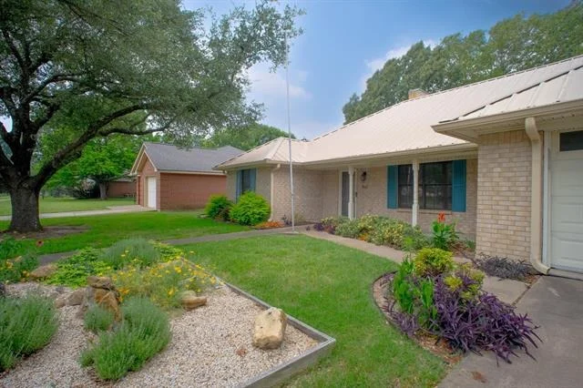 Photo of 812 Crestline Drive