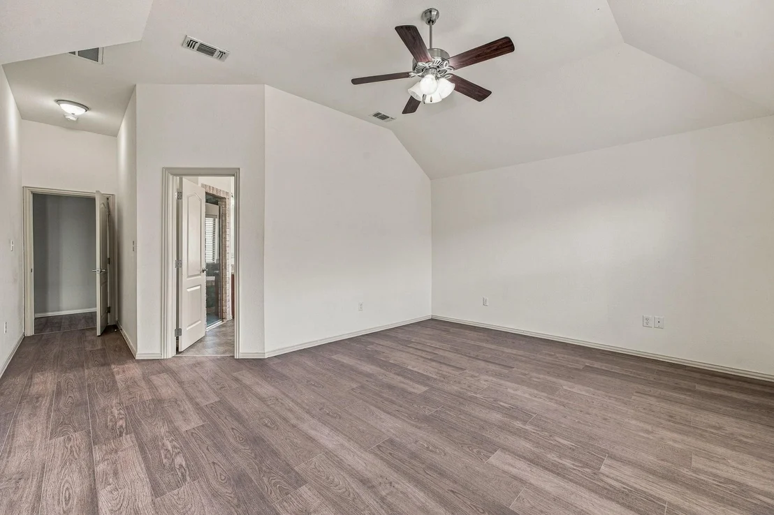 Photo of 914 Winding Road