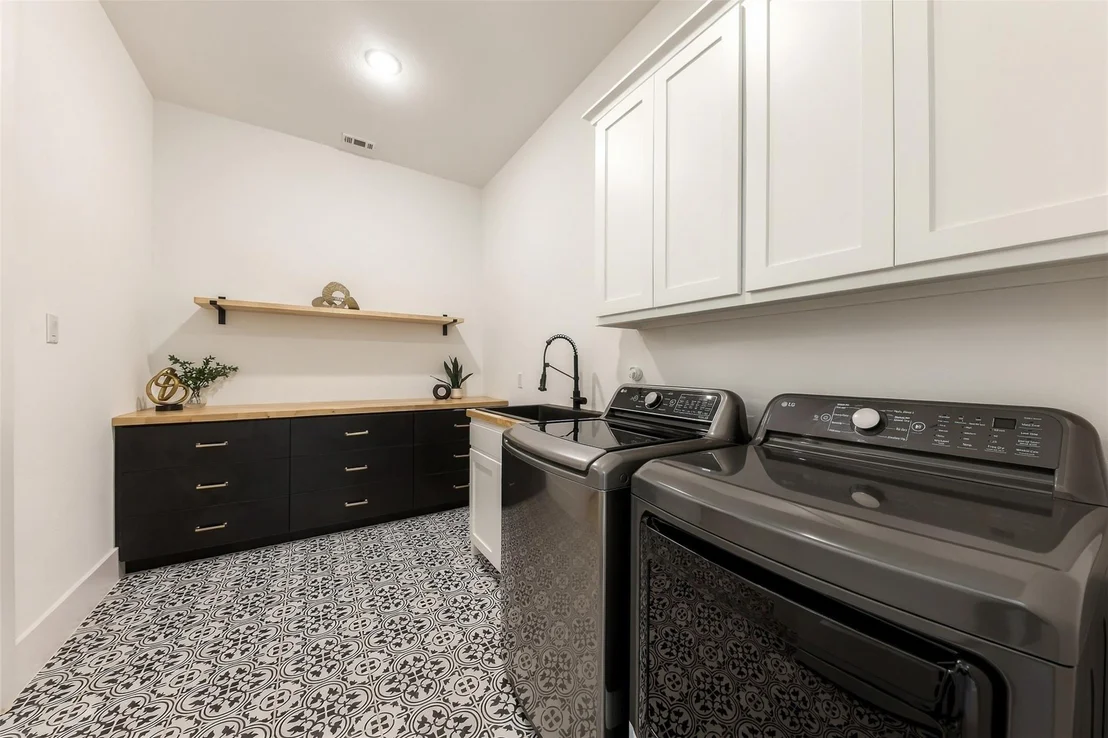 Photo of 4671 Summerville Lane