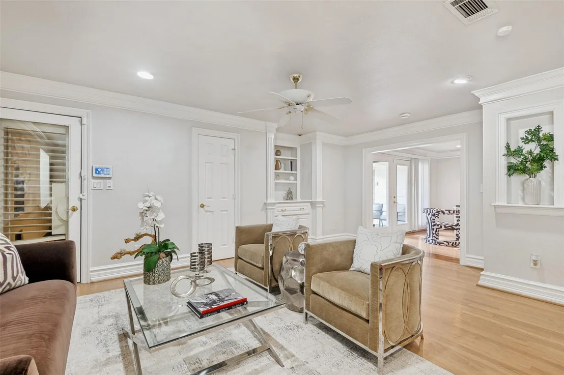 Photo of 5322 W Mockingbird Lane