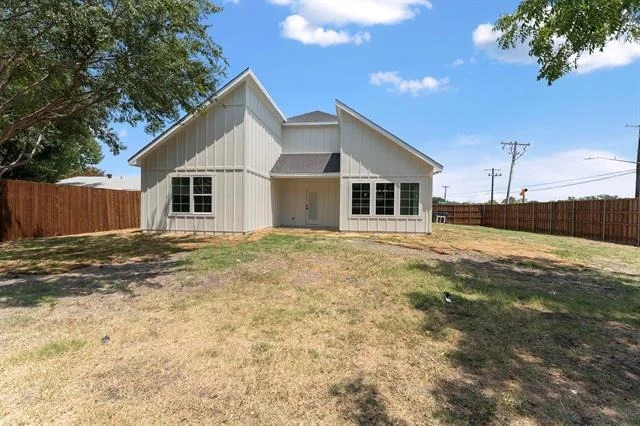 Photo of 3825 Williamsburg Drive