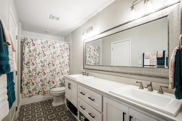 Photo of 2615 Harborside Drive