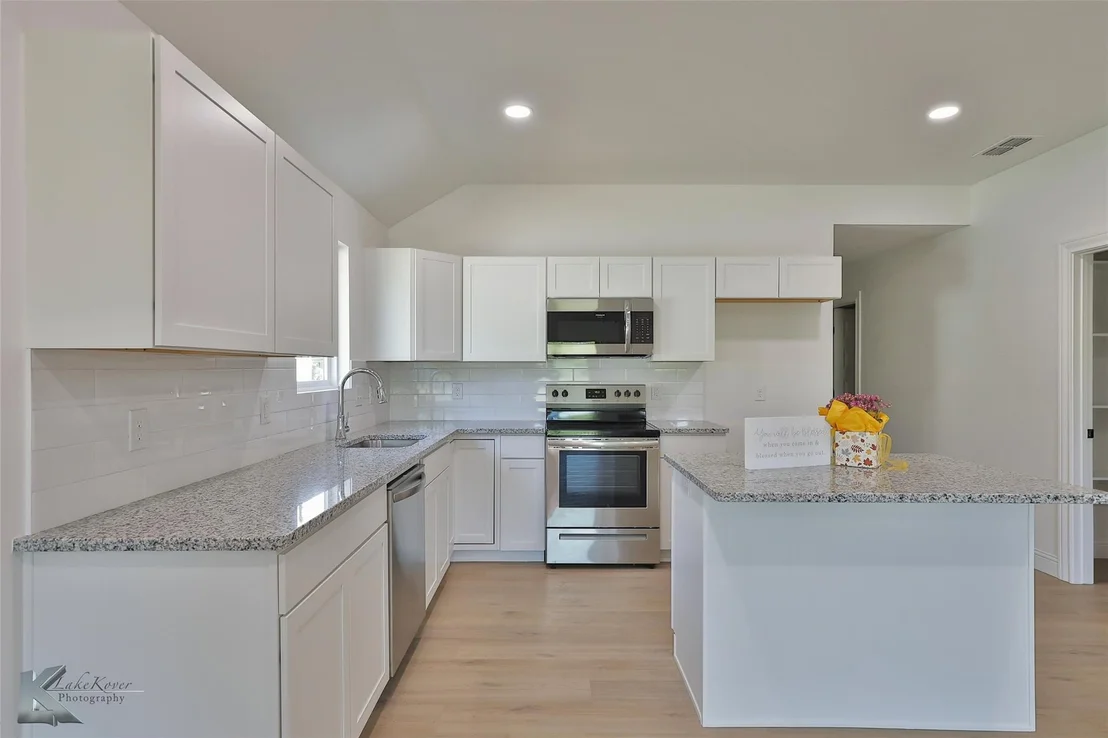 Photo of 2571 Bel Air