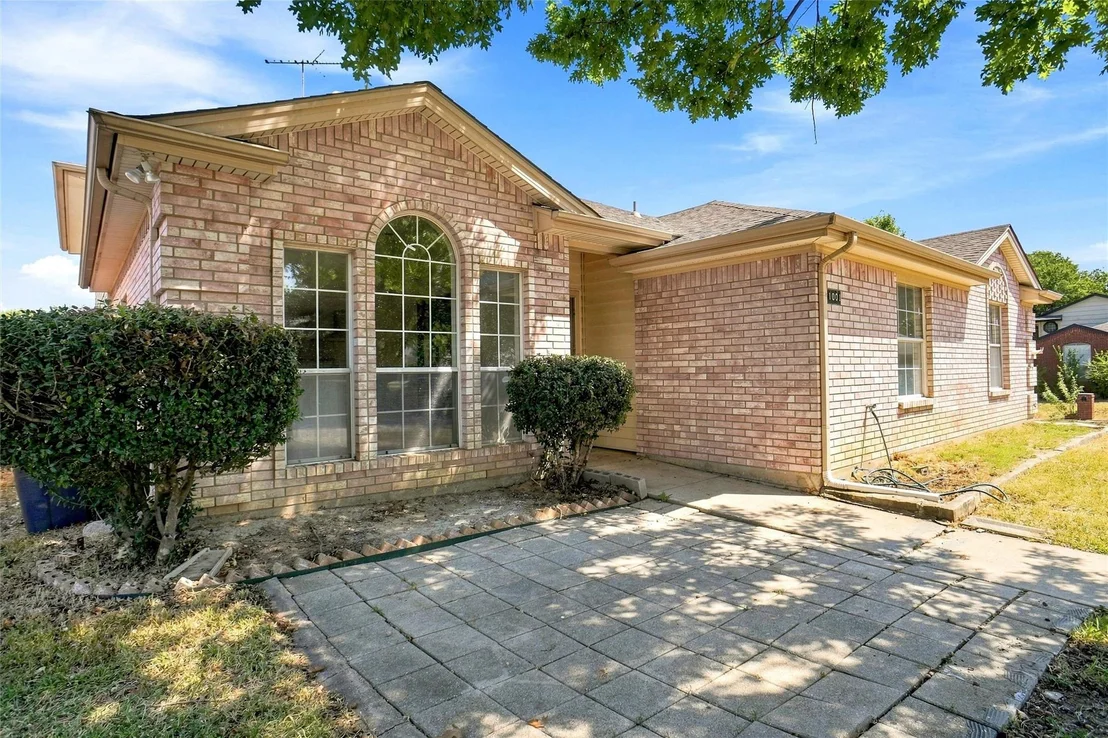 Photo of 1001 Flower Drive