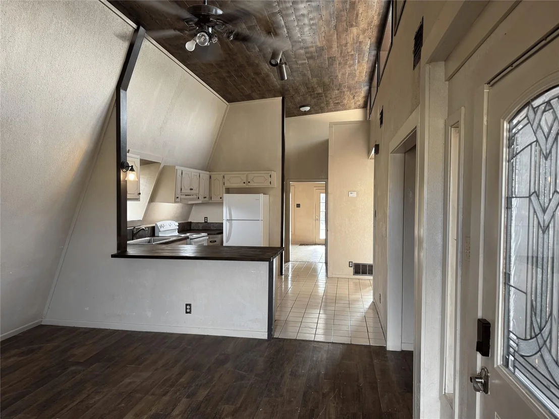 Photo of 2066 Vine Street