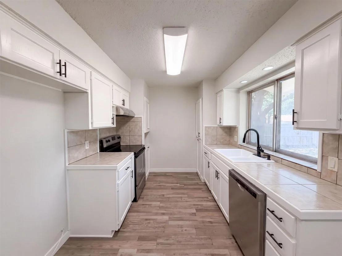 Photo of 6601 Oaklawn Drive