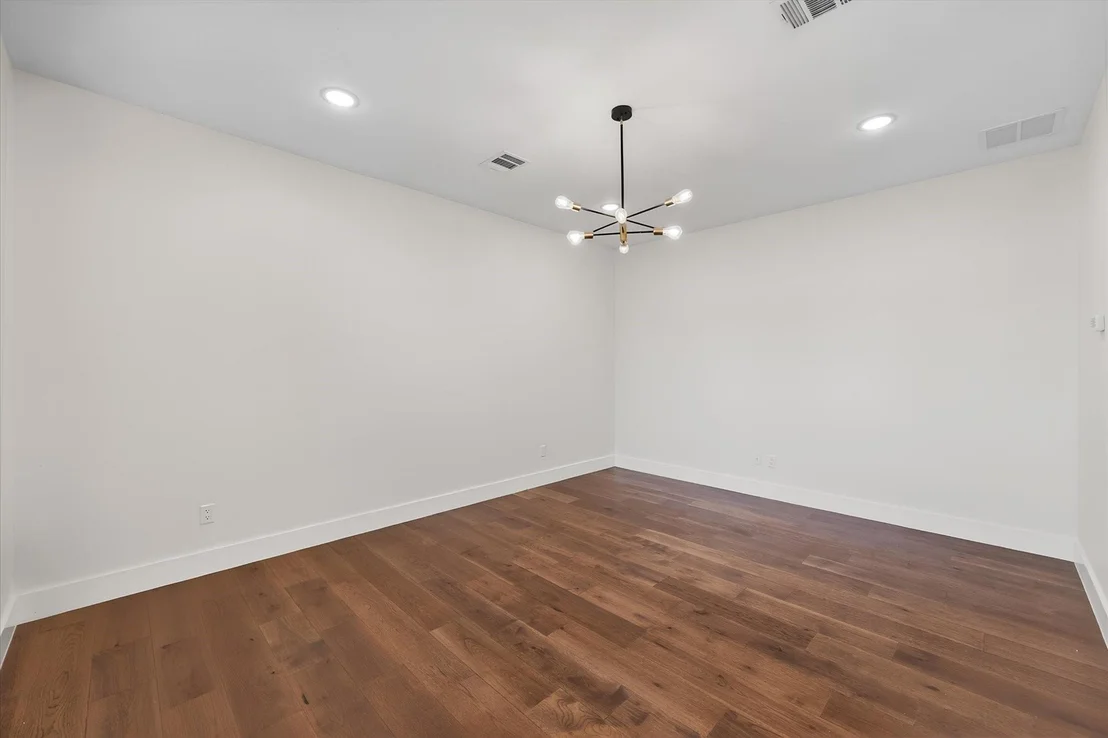 Photo of 554 Shoreside Drive