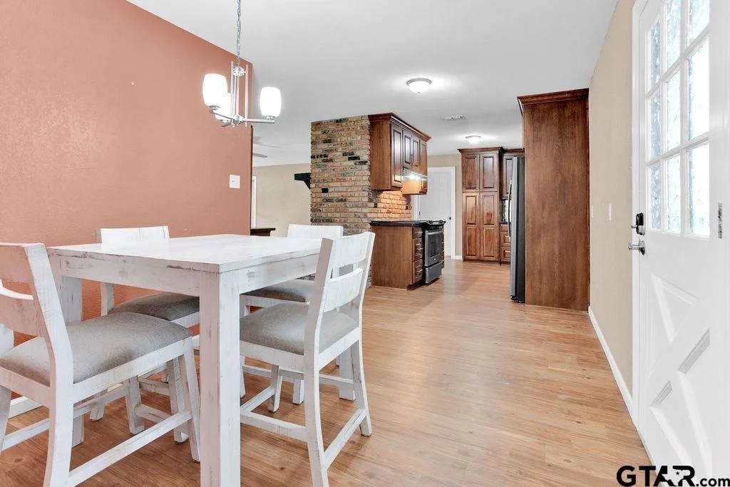 Photo of 213 Treetop Lane