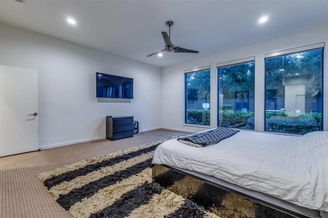 Photo of 6321 Spring Valley Road