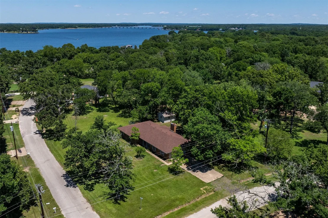 Photo of 1 Oakridge Circle