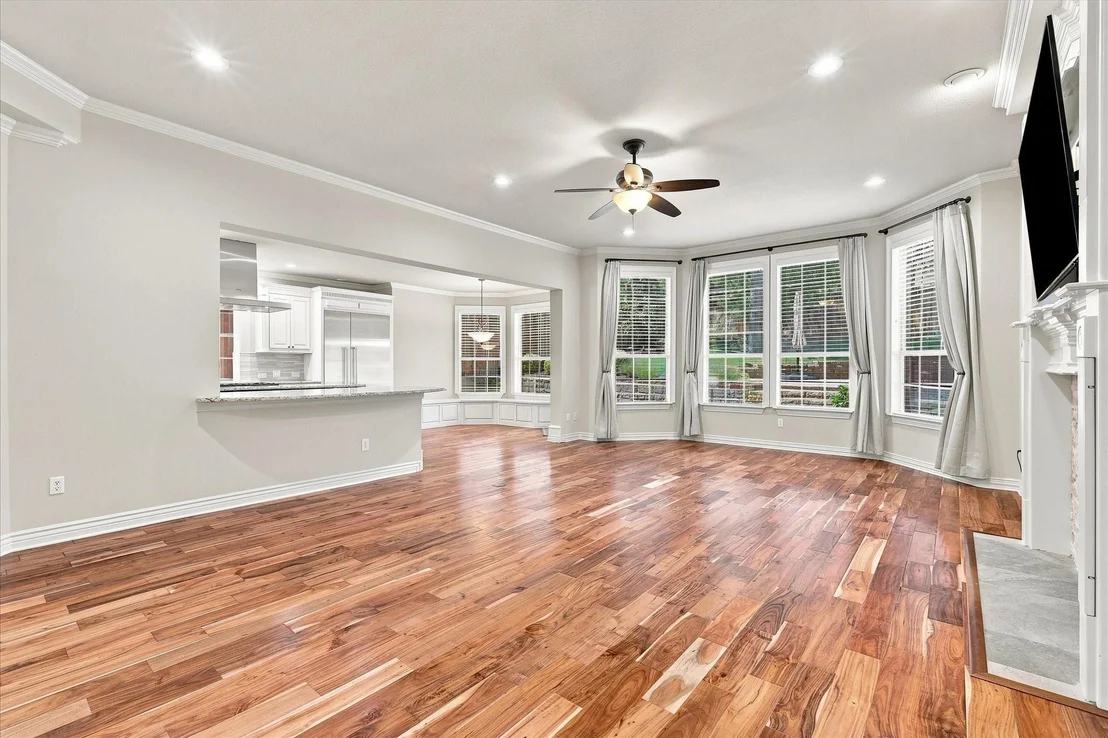 Photo of 708 Lakeway Drive