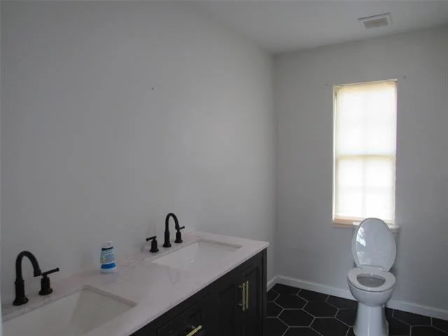 Photo of 321 Crescent Drive