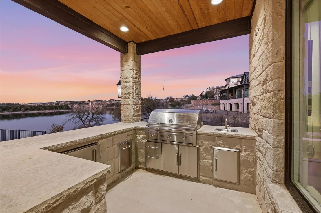 Photo of 7105 W Hells Gate Drive