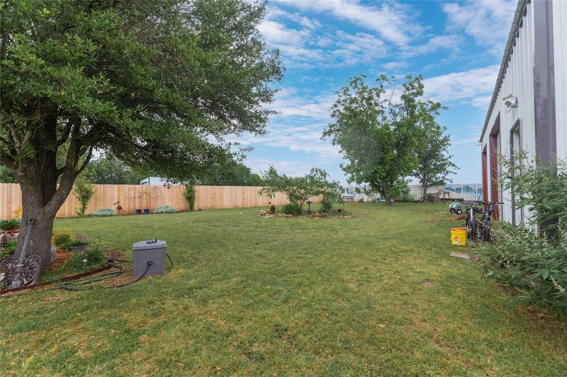 Photo of 205 longhorn dr
