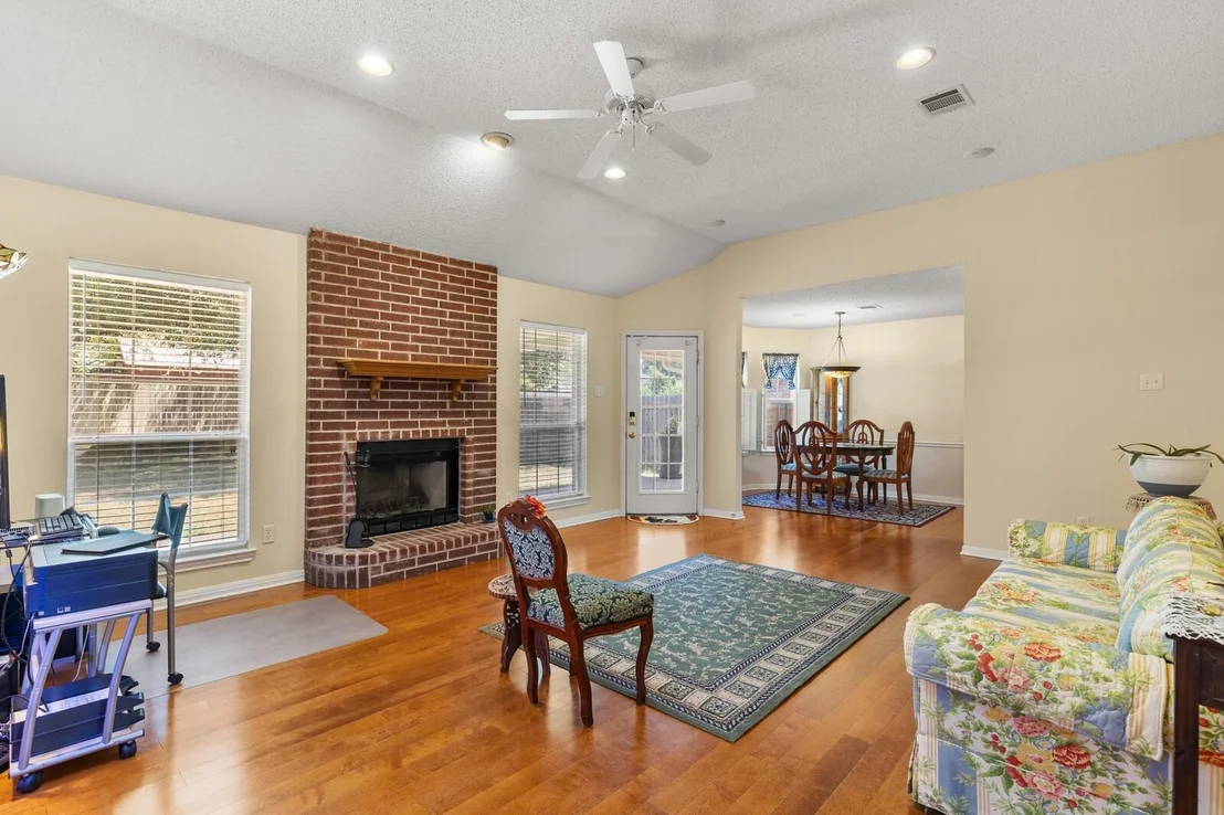 Photo of 2800 Comanche Trail