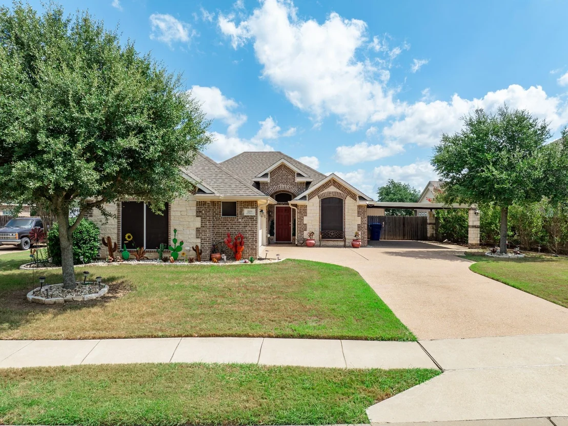 Photo of 219 Oak Meadow Trail