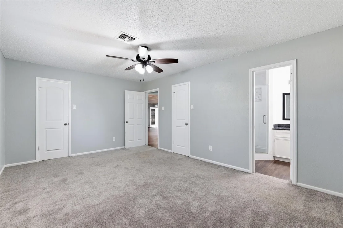 Photo of 140 Towne West Drive