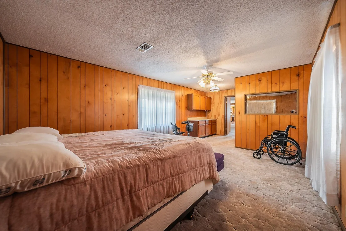 Photo of 1812 Highland Drive E