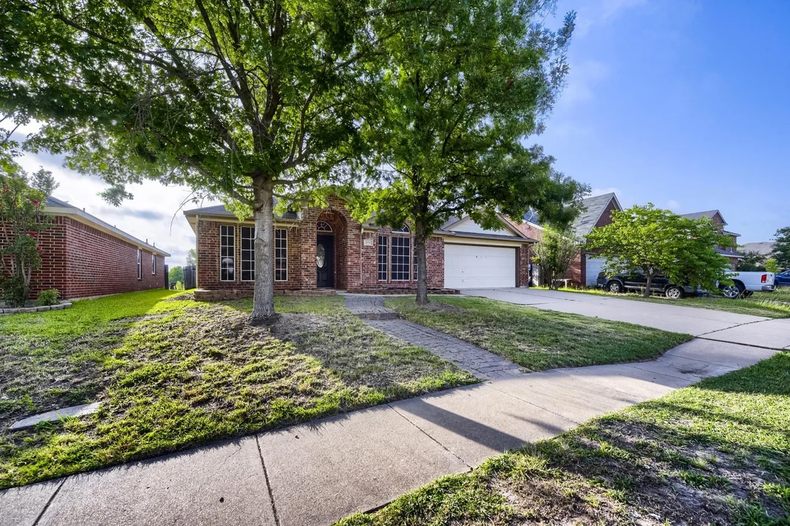 Photo of 915 Hidden Oaks Drive