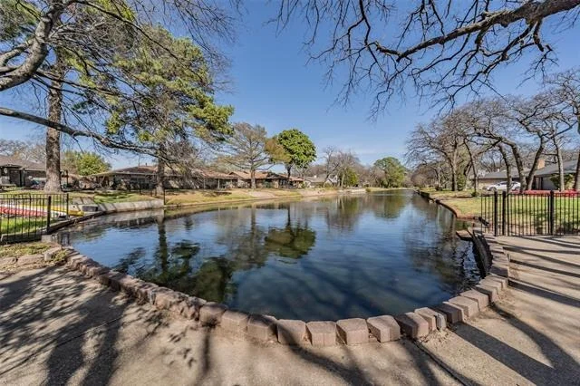 Photo of 2415 Lakeview Circle