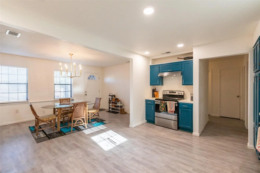 Photo of 2218 N Mockingbird