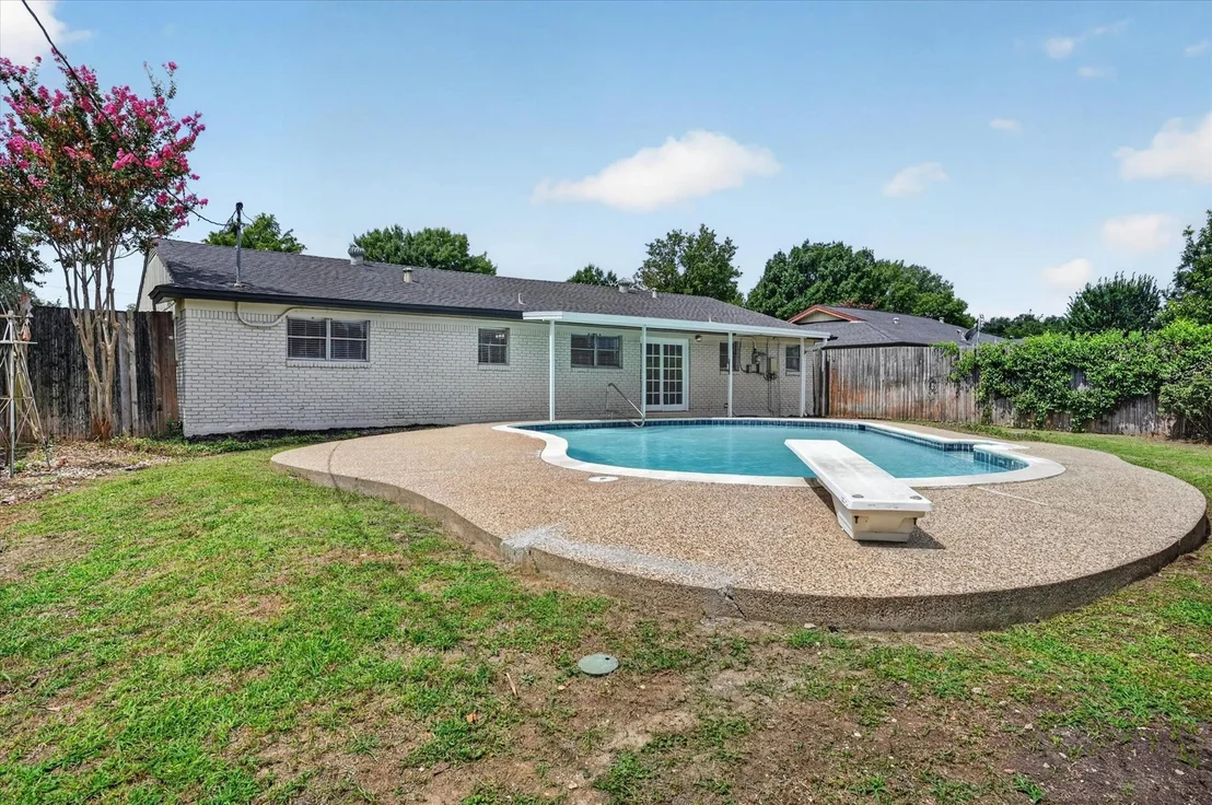 Photo of 154 Hallmark Drive W