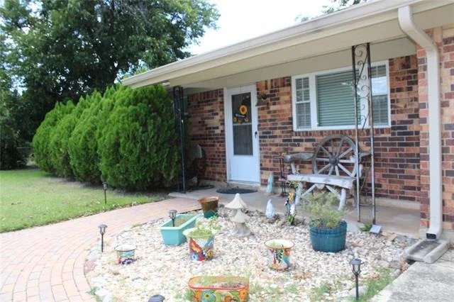 Photo of 208 PARK DR