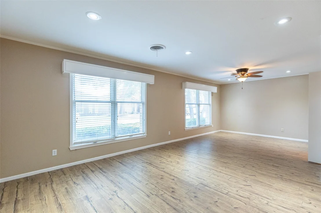 Photo of 55 Surrey Square