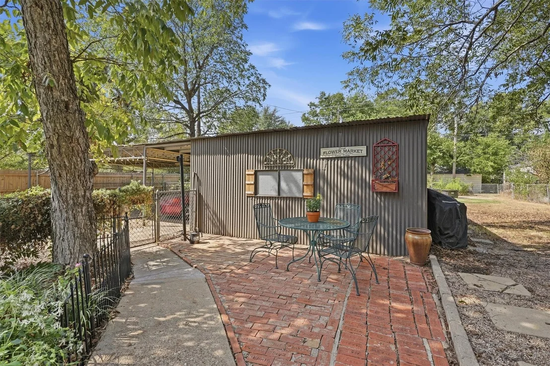Photo of 704 Forrest Avenue