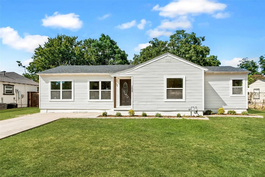 Photo of 1605 Meadowbrook Drive