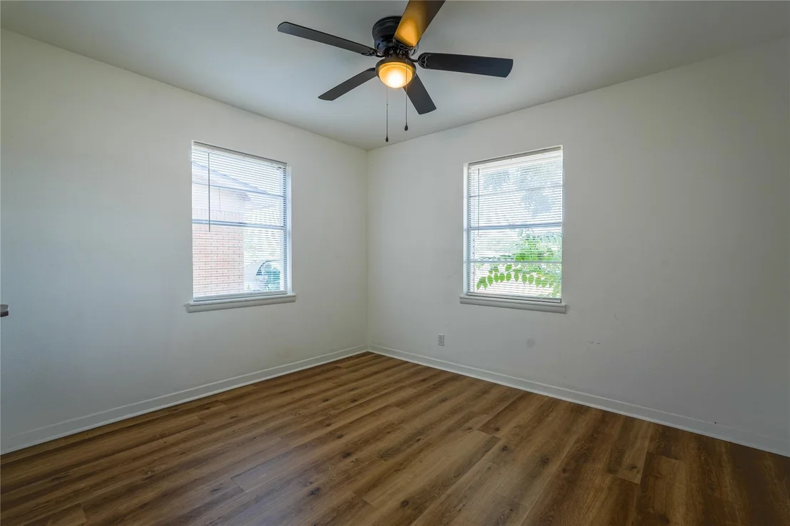 Photo of 807 N Lacy Drive