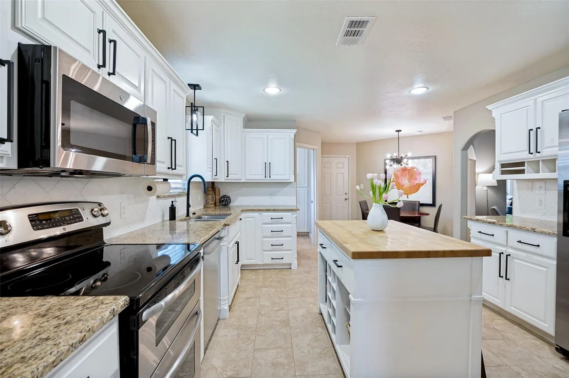 Photo of 2420 Windsor Place