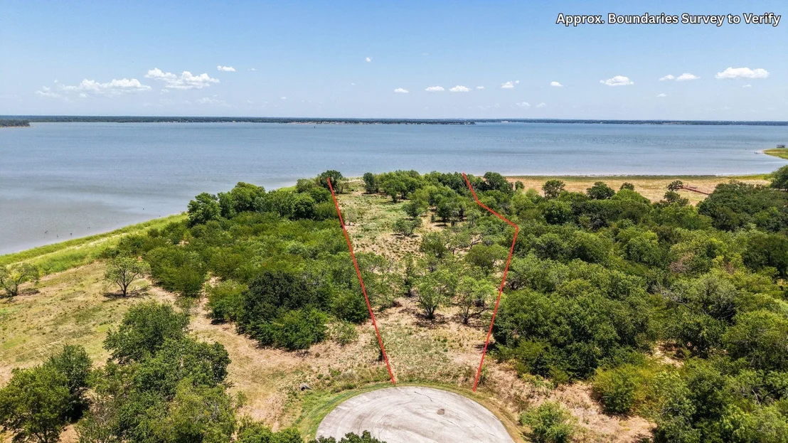 Photo of 8424 Edgewater Drive
