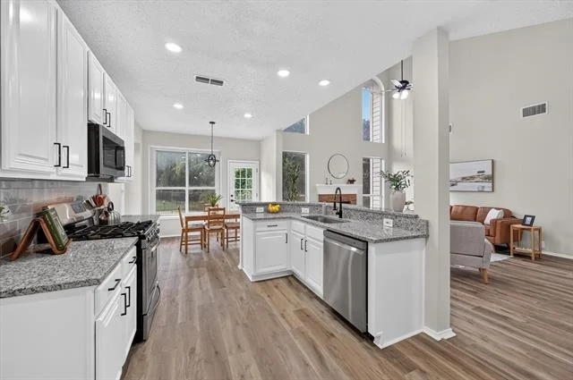 Photo of 2633 Lakeside Drive