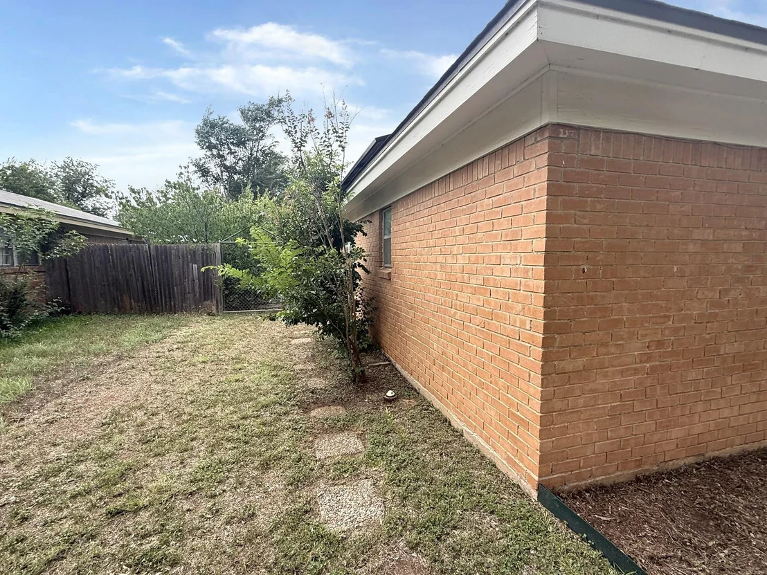 Photo of 3010 Grand Avenue