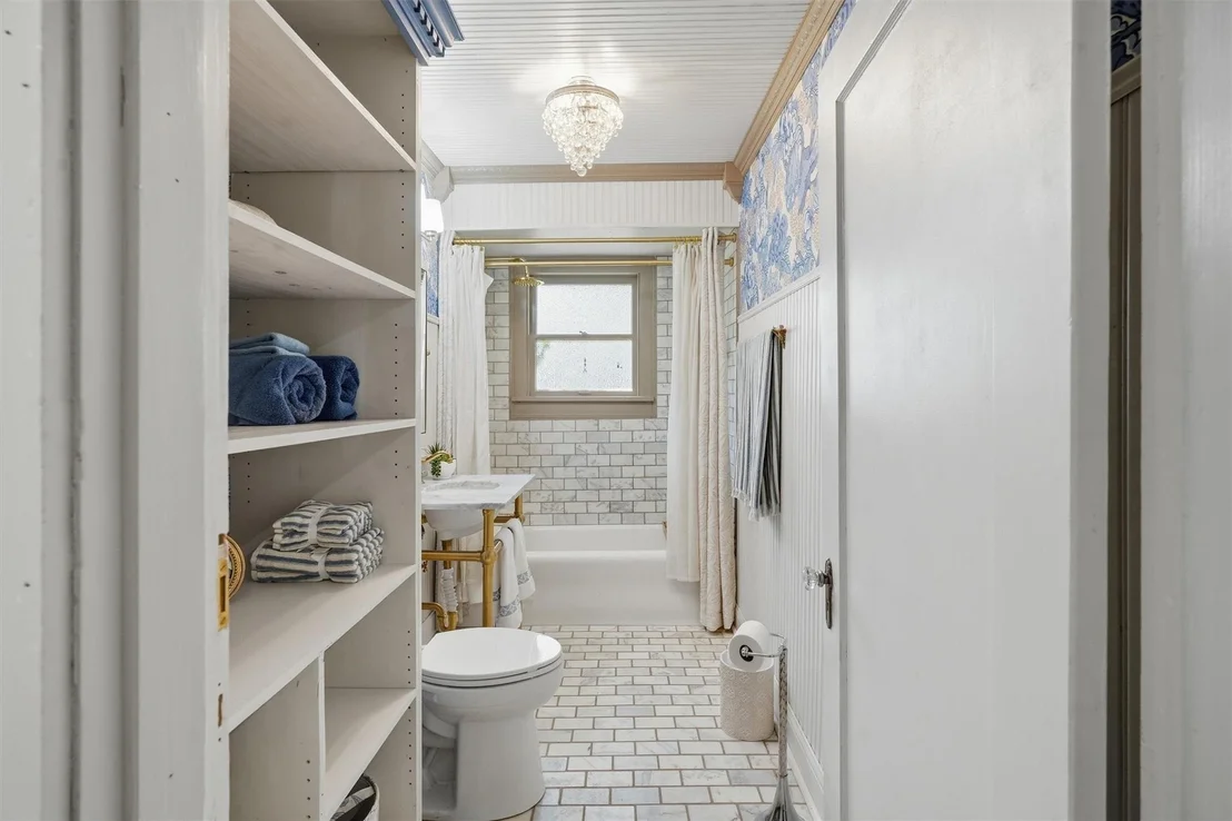 Photo of 704 Forrest Avenue