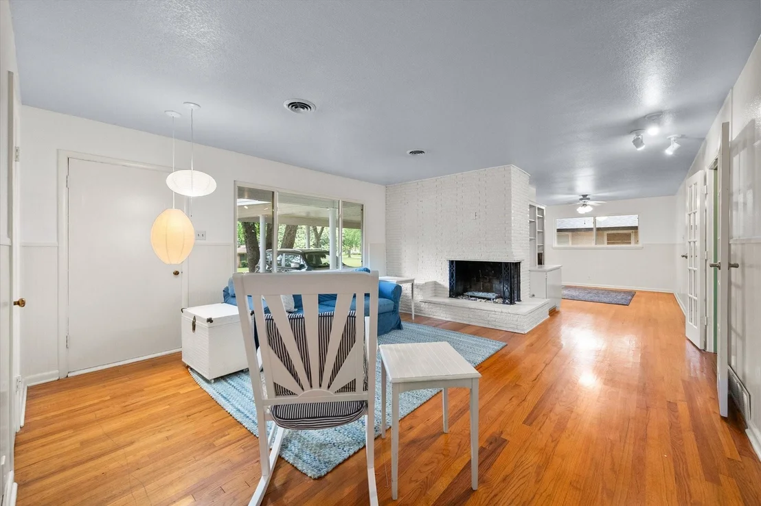 Photo of 1209 W Lilly Lane