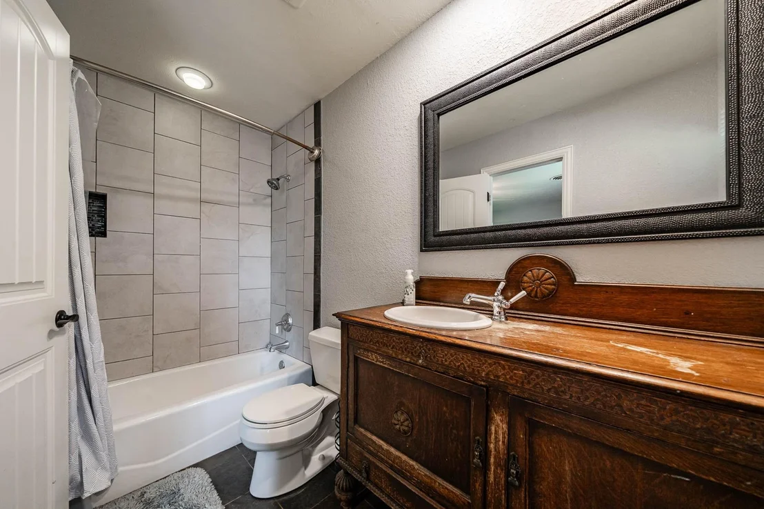 Photo of 1825 Elmwood Drive