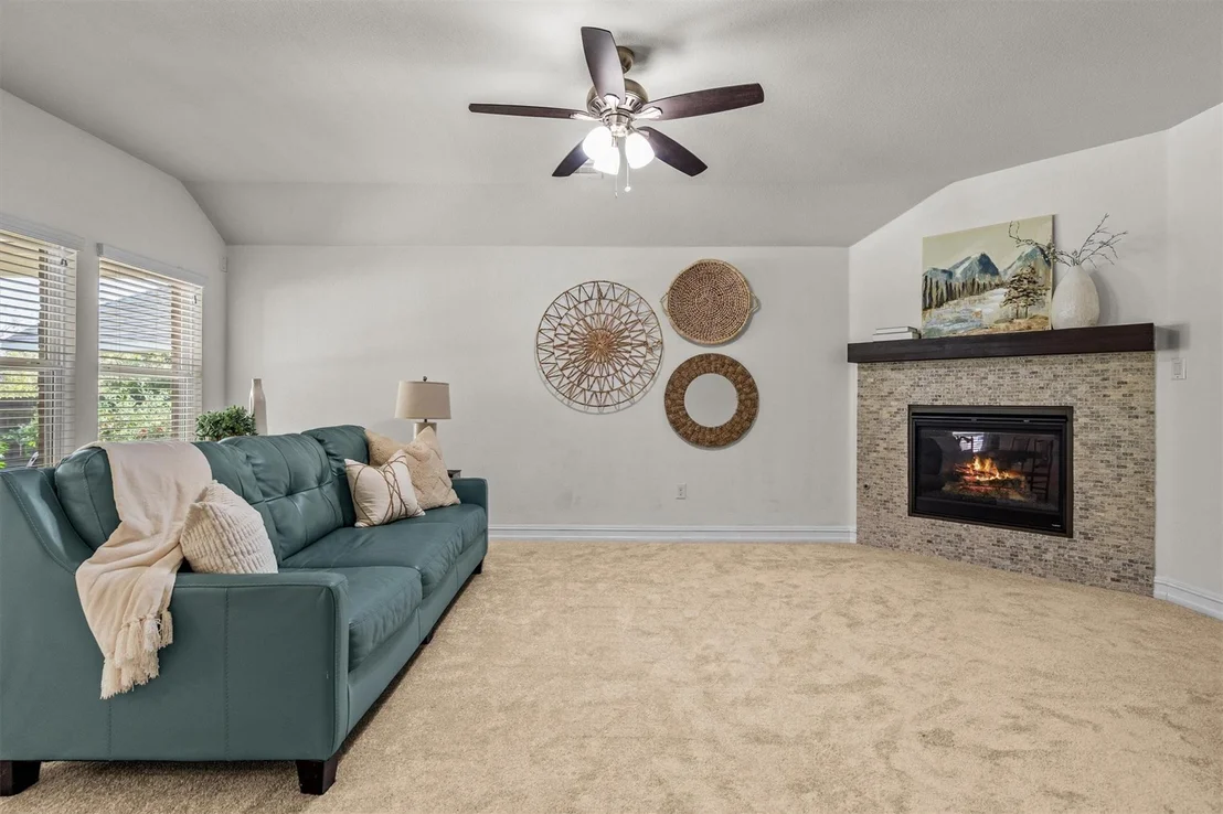 Photo of 6424 Roaring Creek