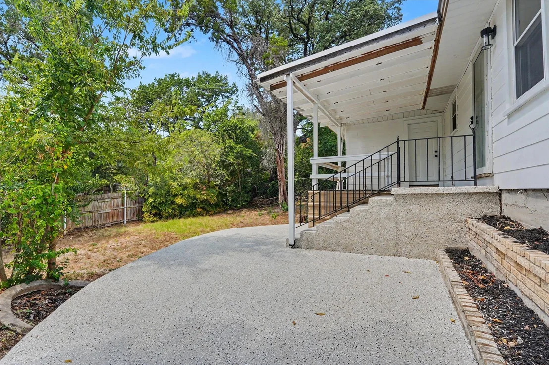Photo of 4600 Robinwood Drive