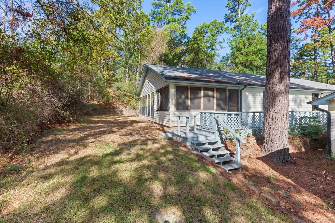 Photo of 1656 Pineview Lane