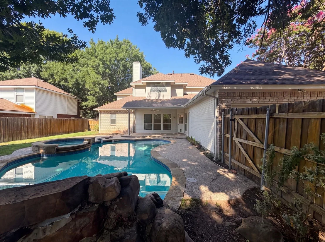 Photo of 905 Ridgemont Drive