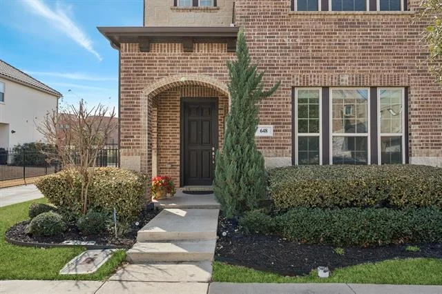 Photo of 648 Courtyard Lane