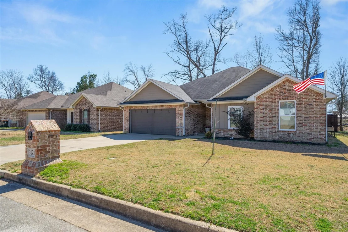 Photo of 3123 Oak Bend