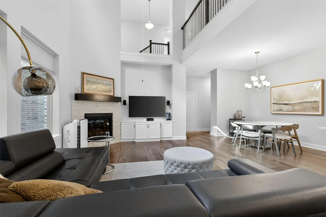 Photo of 580 Courtyard Lane