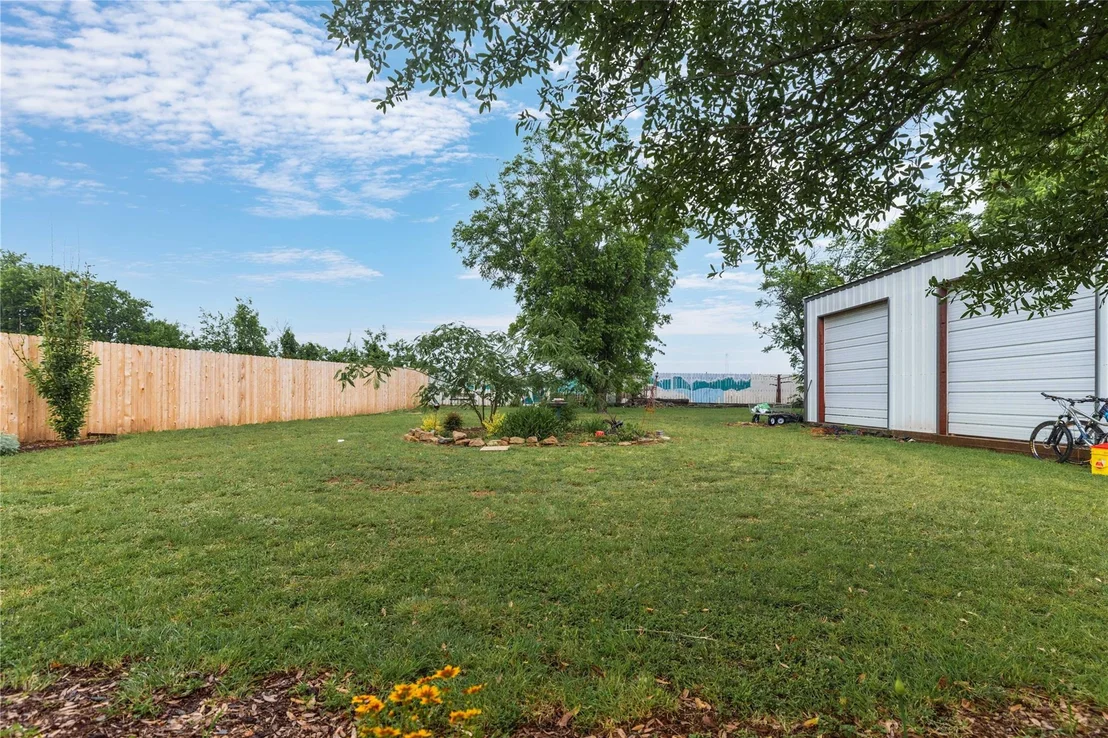 Photo of 205 longhorn dr