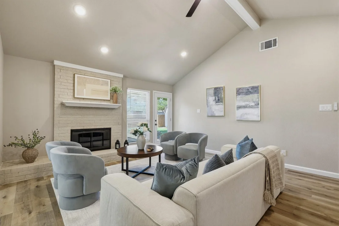 Photo of 924 Edgefield Trail