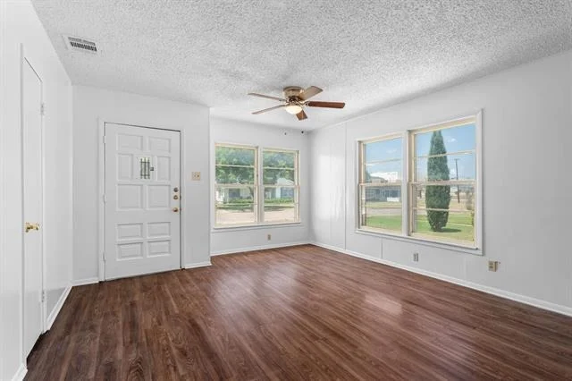 Photo of 1409 Lawrence Drive