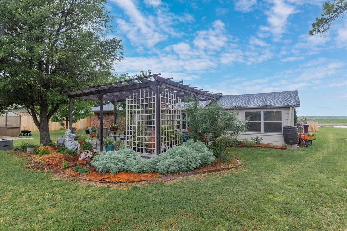 Photo of 205 longhorn dr