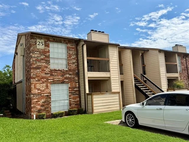 Photo of Unit 2521 at 12482 Abrams Road